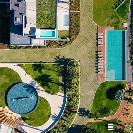 Acqua Viii By An Island Apartment