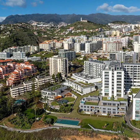 Апартаменты Acqua Viii Sea View And Pool Фуншал