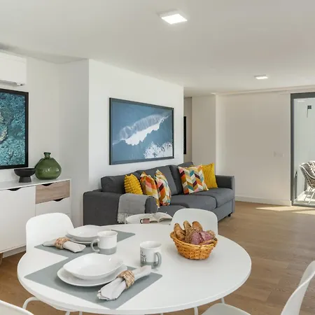Апартаменты Acqua Viii Sea View And Pool